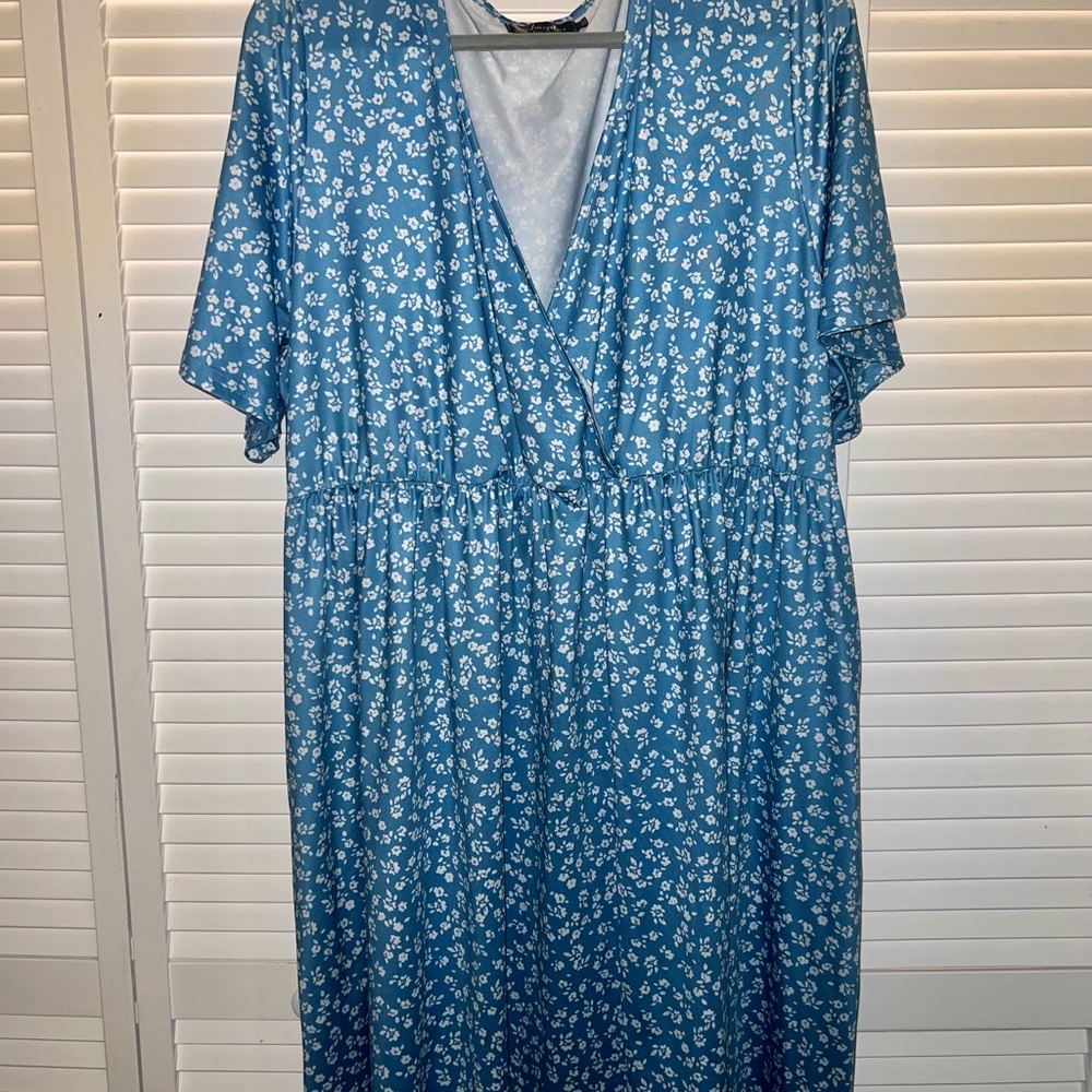 Blue Floral V-Neck Midi Dress with Elastic Waist